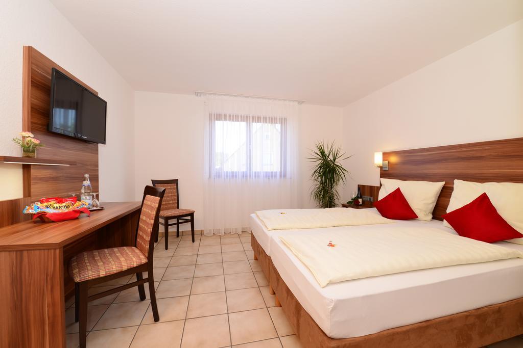Hotel am Buchwald Esslingen am Neckar Zimmer foto